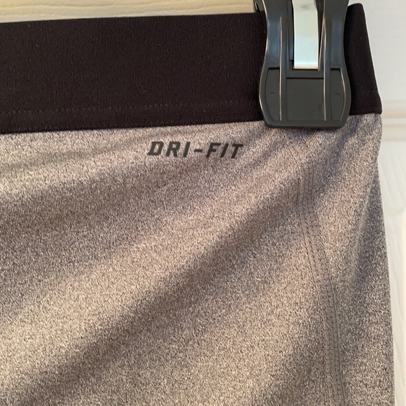 Nike Capri Legging - Picture 5 of 5